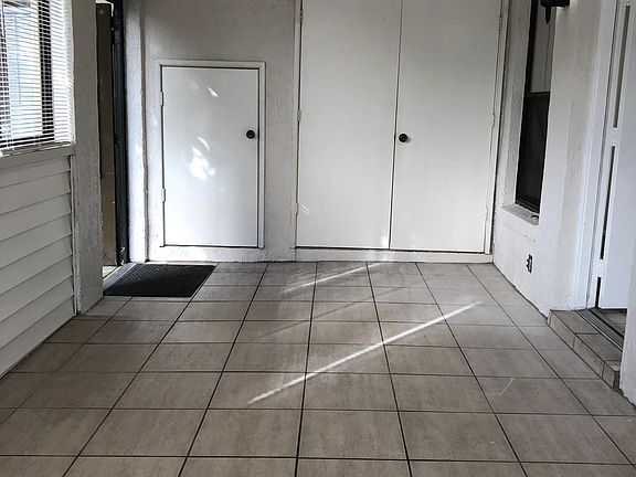 3rd image of 2960 S Semoran Blvd