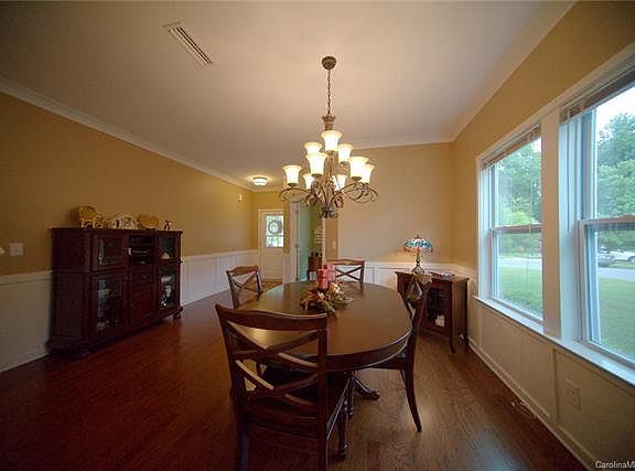 4th image of 903 Mibbs Pl