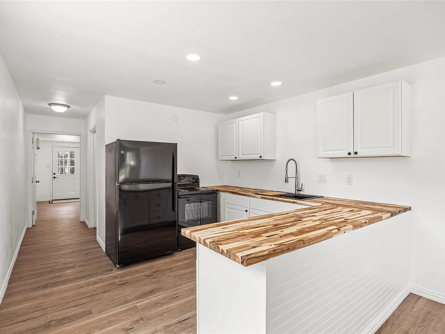 1 bed, 1.0 bath, 700 sqft, $1,050 — Photo 4