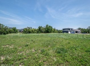 14703 Holcomb Ave, Urbandale, IA 50323