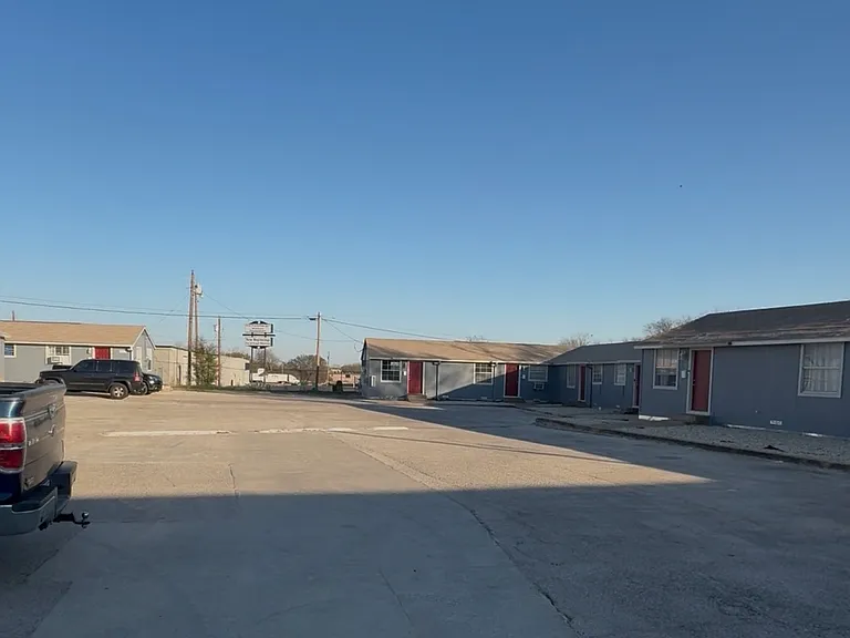 710 E Avenue G #7 — Photo 13