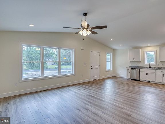 4th image of 205 Charles Way