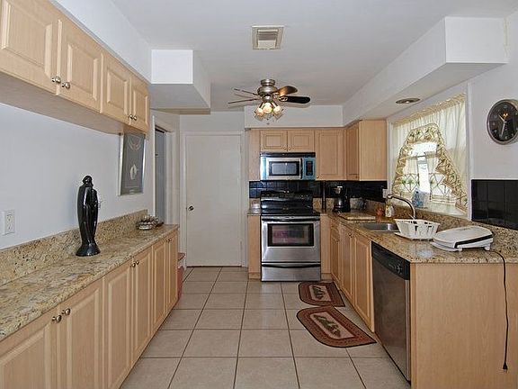 5th image of 3112 Gulf Gate Dr