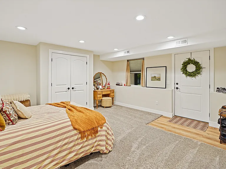 247 S 650 West Cir — Photo 7