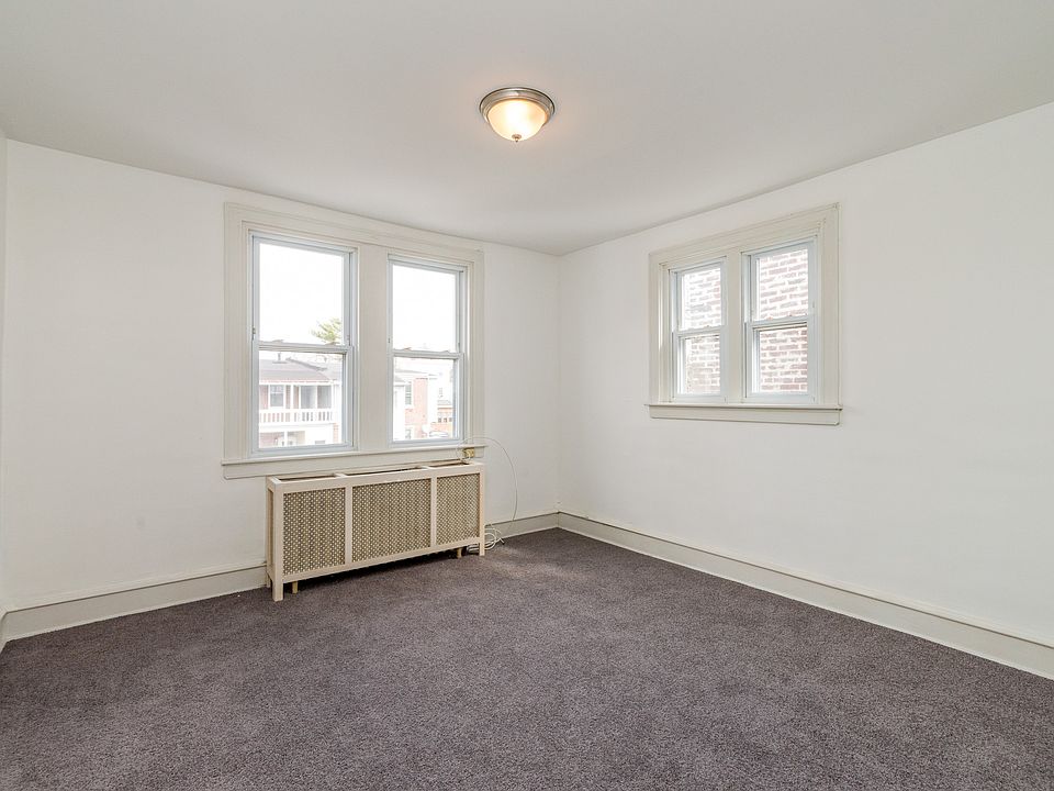 2nd image of 129 W 34th St