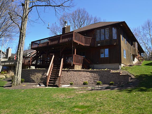 3rd image of 52 Erie Cres