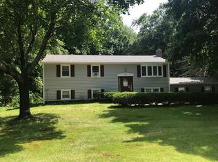 11 Washington Dr, Gales Ferry, CT 06335