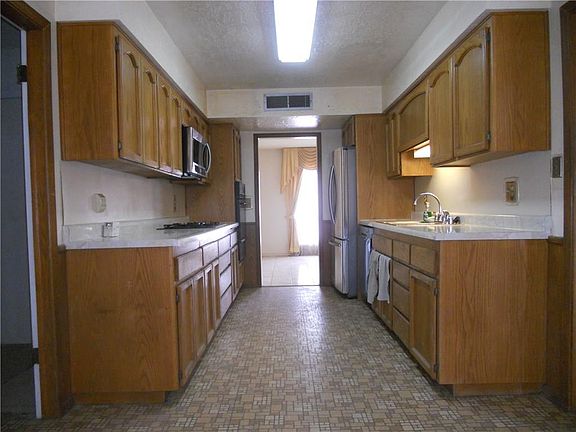 2nd image of 10929 Lakewood Ave