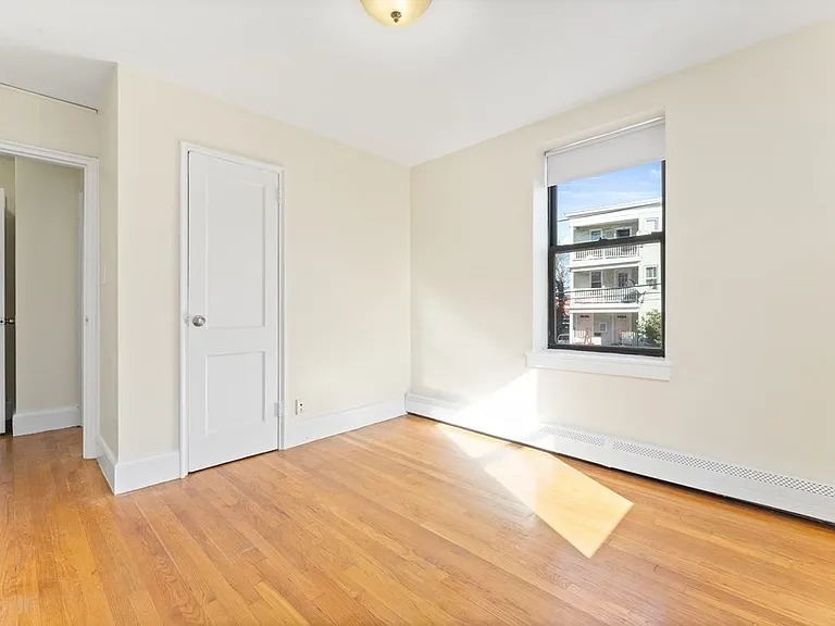 11 Victory Rd #32 — Photo 4