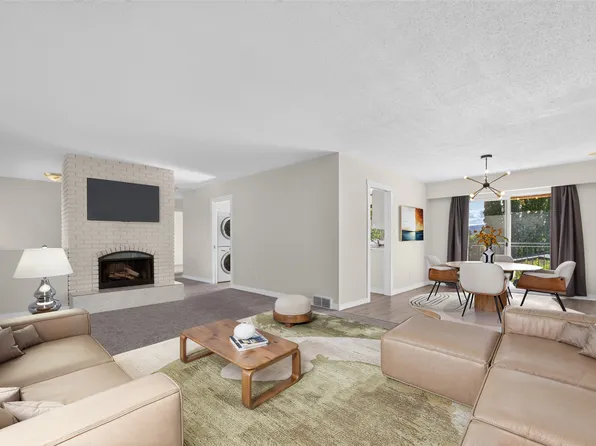 2220 Thacker Dr, West Kelowna, BC V1Z 1V4