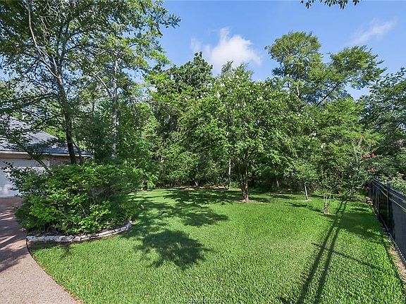 4th image of 4708 Williamsburg Dr