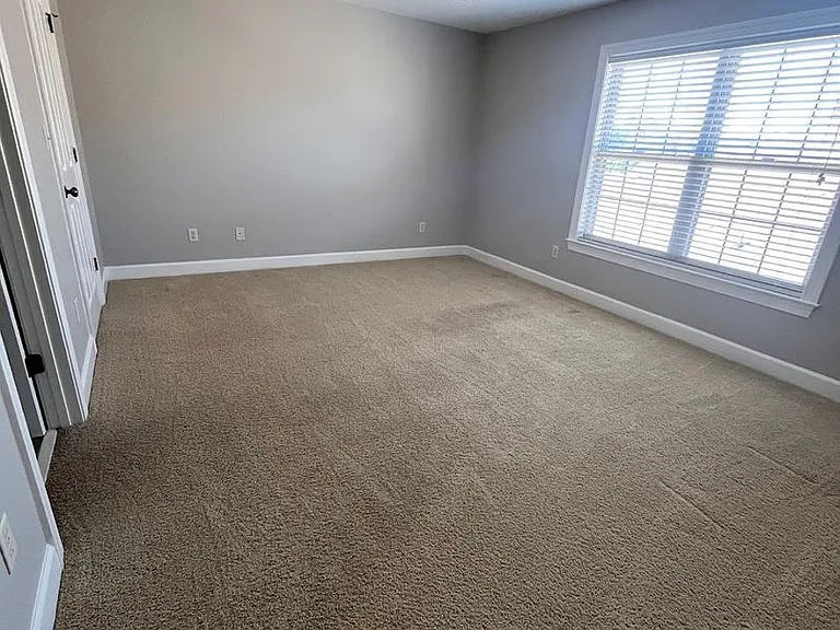 808 Old White Ln — Photo 33