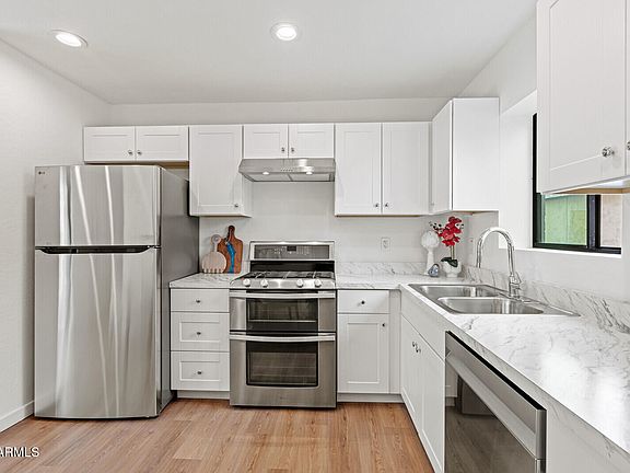 3rd image of 309 W CAMPBELL Avenue