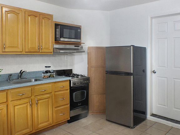 3rd image of 3039 Gunther Ave