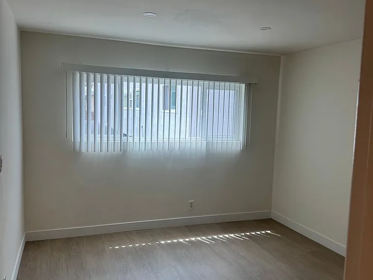 943 N Louise St — Photo 17