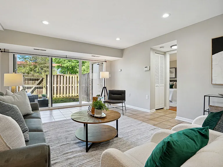 2842 Dover Ln #103 — Photo 4