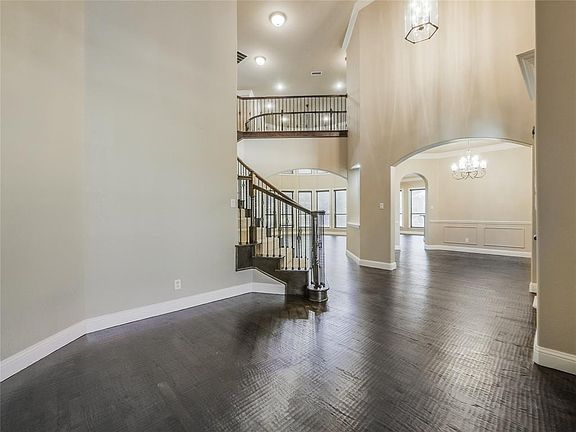 3rd image of 238 Woodbluff Ct