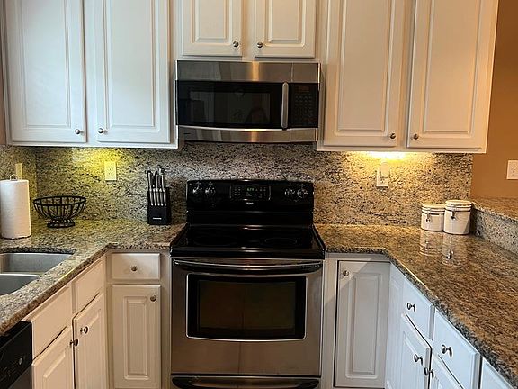 4th image of 548 W Beach Blvd APT 124