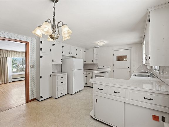 3rd image of 303 Kibbe Rd