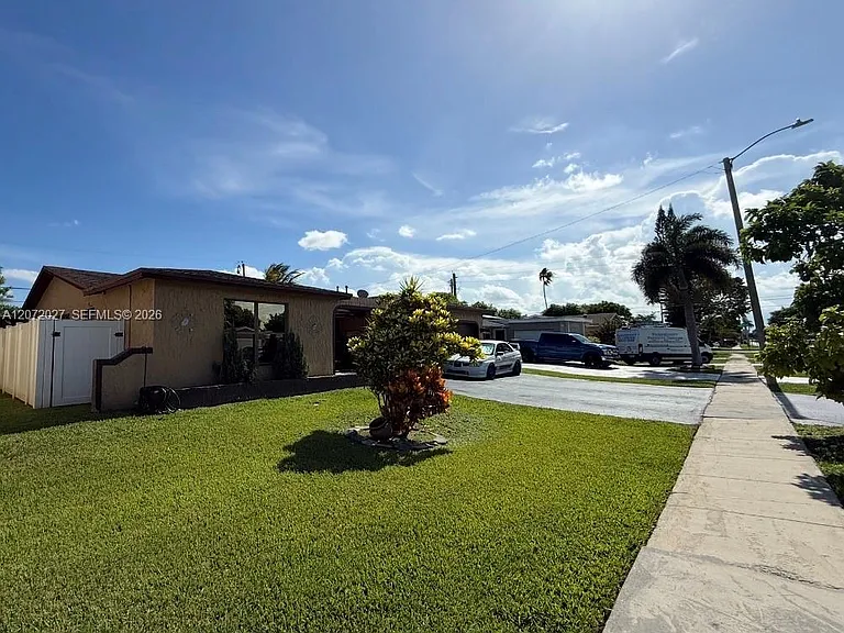 11450 NW 30th Pl — Photo 2