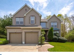 32 Raintree Dr, Sicklerville, NJ 08081