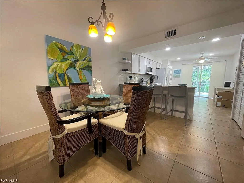 2 bed, 2.0 bath, 1076 sqft, $5,500 — Photo 4