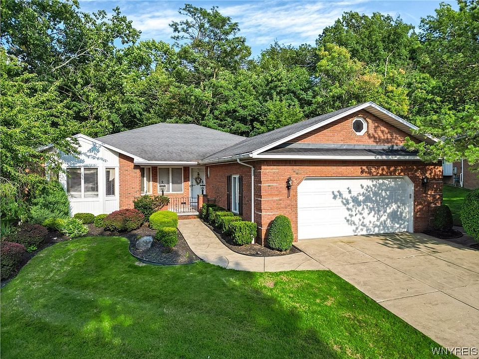 1st image of 6 Hampton Hill Dr