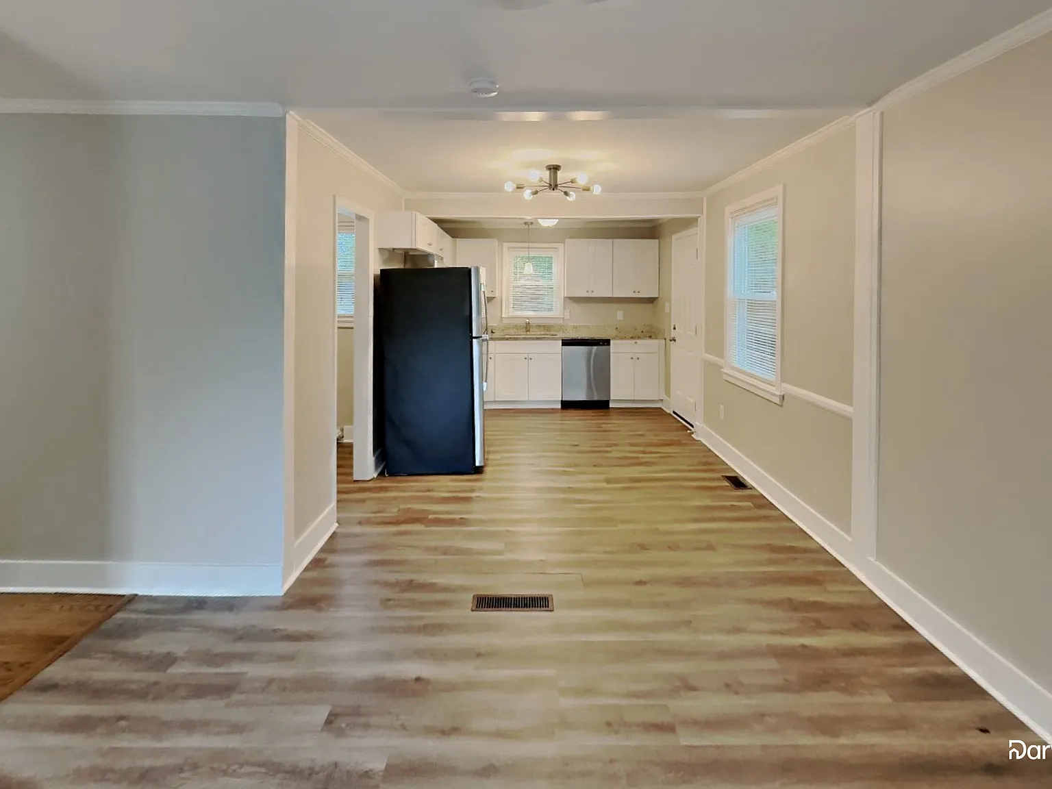 3 bed, 1.0 bath, 965 sqft, $1,390 — Photo 2