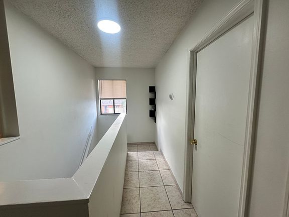 4th image of 15 Silver Park Cir