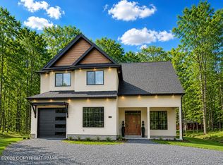 1109 N Rocky Mountain Dr, Effort, PA 18330
