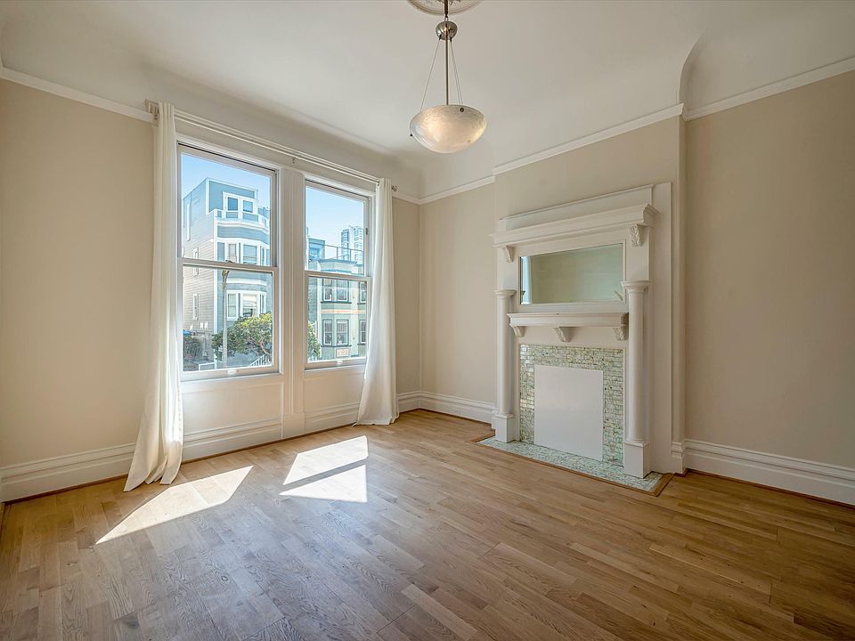 1st image of 530 Lombard St