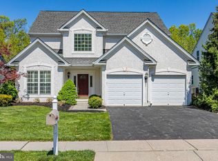 32 Lexington Dr, Pennington, NJ 08534