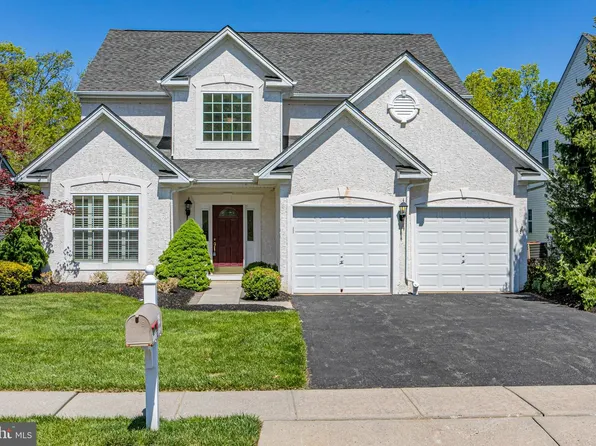 32 Lexington Dr, Pennington, NJ 08534