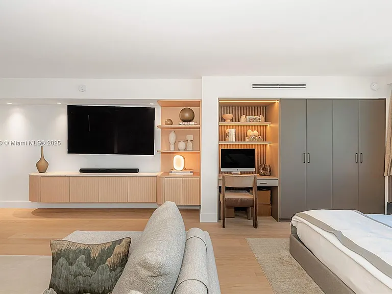2301 Collins Ave #1527 — Photo 11