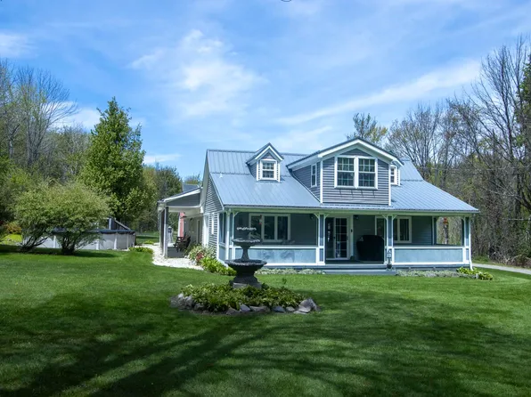 1230 Lee Rd, Waterford, PA 16441