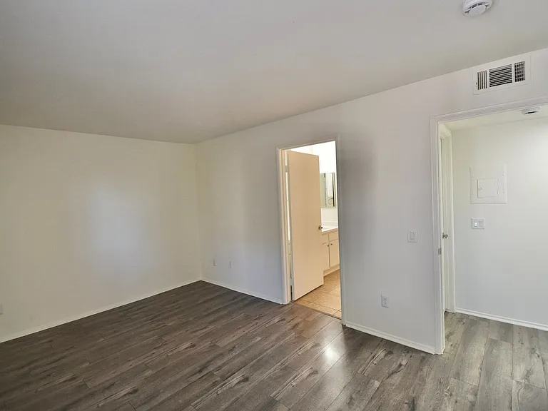 15520 Foothill Blvd — Photo 21