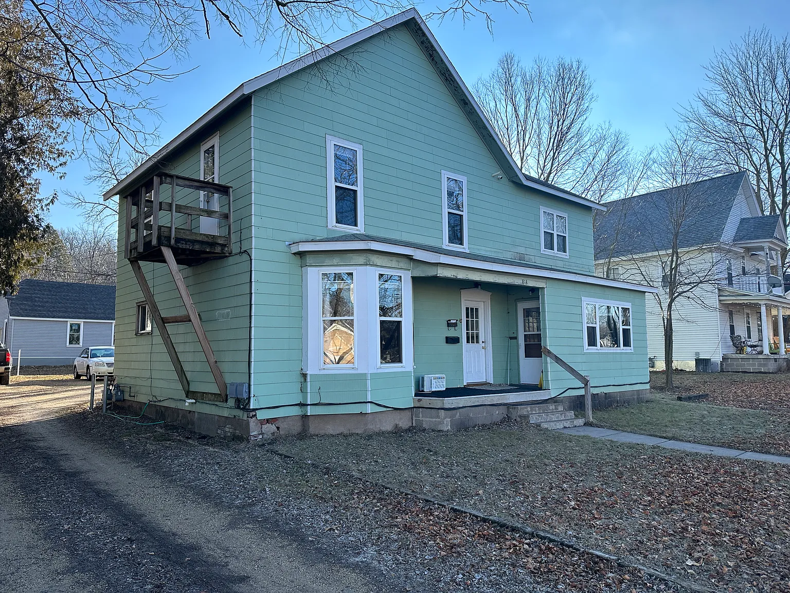 5 bed, 1100 sqft, $1,525 — Photo 1