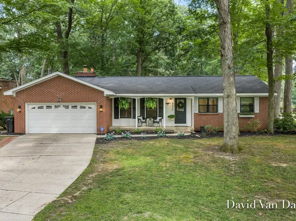 4930 Poinsettia Ave SE, Kentwood, MI 49508