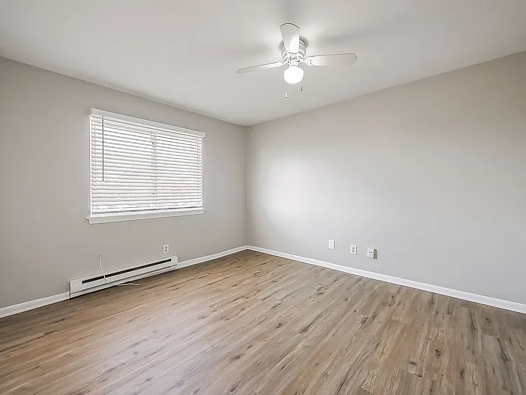 825 S Grand Ave — Photo 16