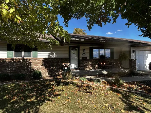 408 E Church St, Royal, IL 61871