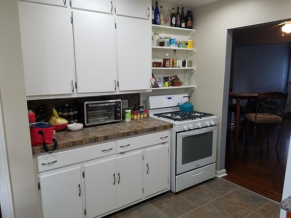 4th image of 1060 E Mills Ave