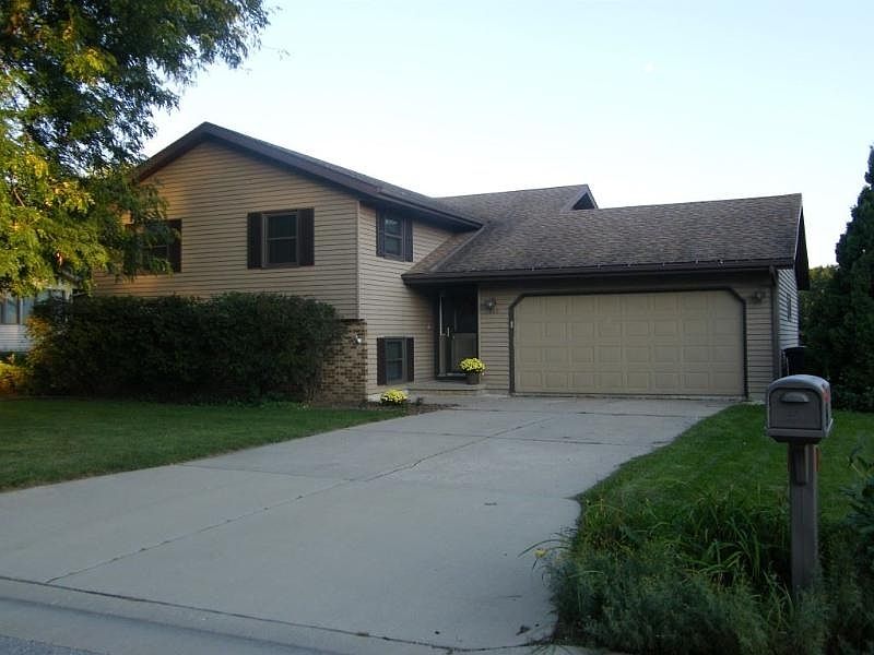 1st image of 555 Basswood Ave