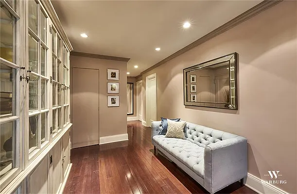 Sold by Warburg | media 8