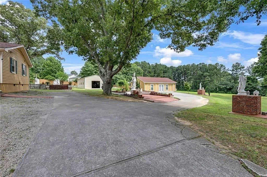 3 bed, 3.5 bath, 1678 sqft, $2,400 — Photo 3