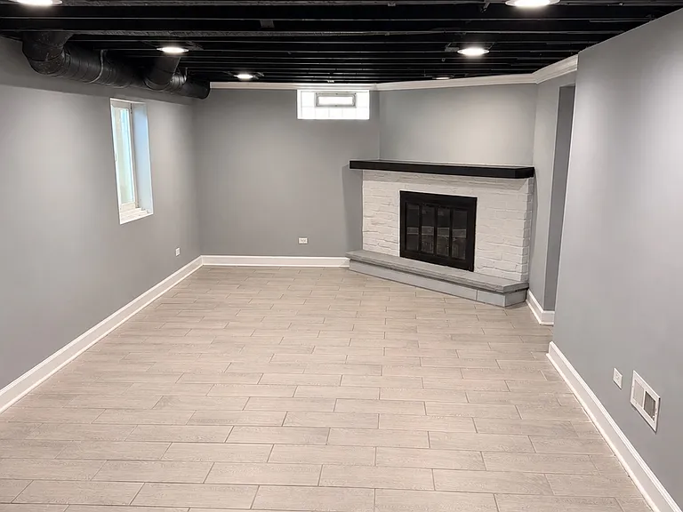 716 NW Holcomb Dr — Photo 11
