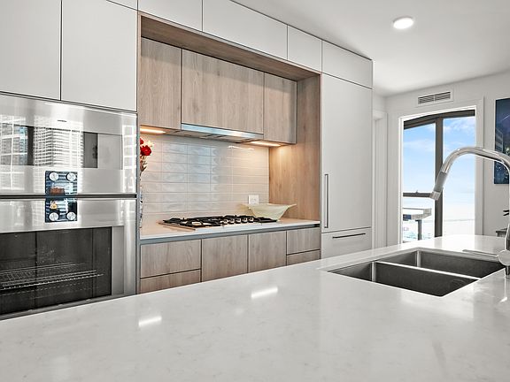 4th image of 211 N Harbor Dr #1001
