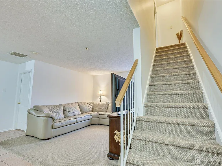 150 Prestwick Way — Photo 4