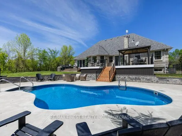 1747 Hitchcock Dr, South Frontenac, ON K0H 1X0