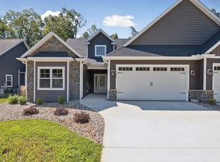 1160 Lochaven Cir, Hillsdale, MI 49242