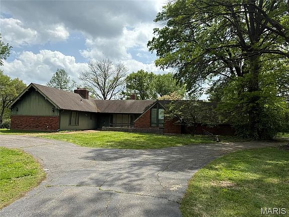 2nd image of 16 Clayton Hills Ln